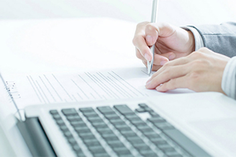 很多搜索引擎優(yōu)化師網(wǎng)站排名過程中，只是一味地發(fā)文章，發(fā)外鏈，遇見一些問題就去到處去問所謂地SEO大神，網(wǎng)上找SEO教程，可以說沒有自己的SEO策略。其實(shí)在華夕看來，是因為這些搜索引擎優(yōu)化師沒有深度理解搜索引擎優(yōu)化。